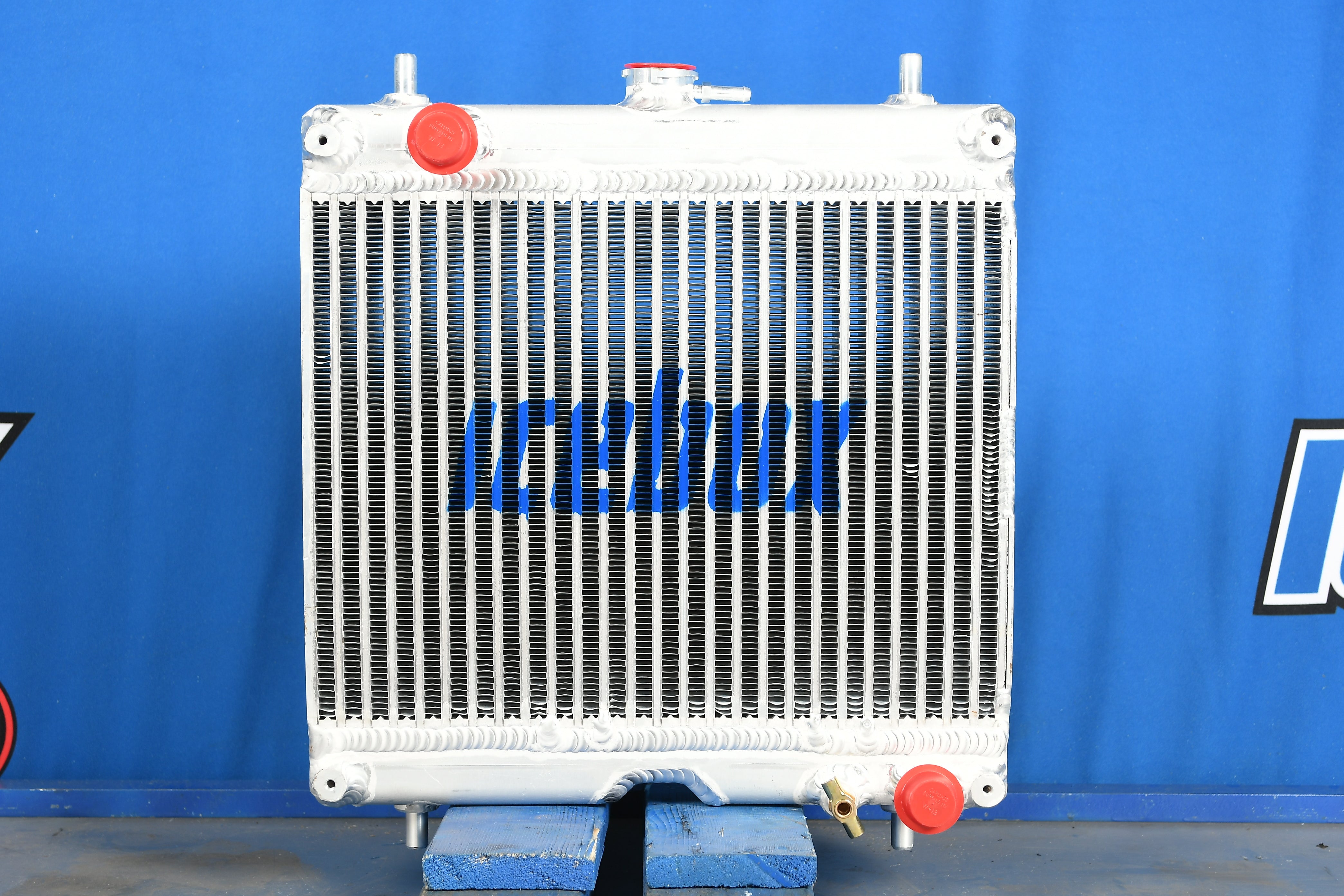 【P7147】doa／RIDE ON Grasshopper 729T6 Kubota Radiator # 820010 – Radiator Supply