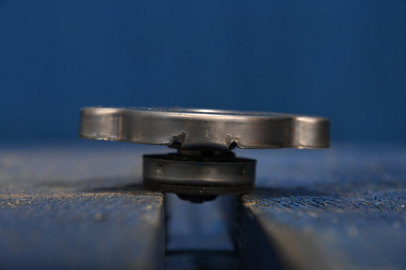 Load image into Gallery viewer, Universal Radiator Cap # 200004
