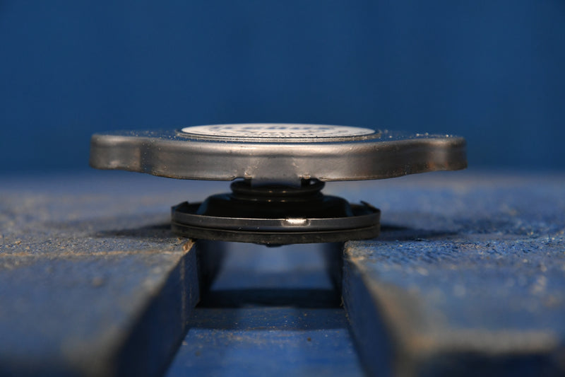 Load image into Gallery viewer, Universal Radiator Cap # 200008
