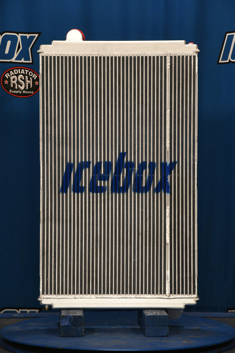 Load image into Gallery viewer, Ford L, LT7500, LT8500, L, LT9501, Radiator # 600044
