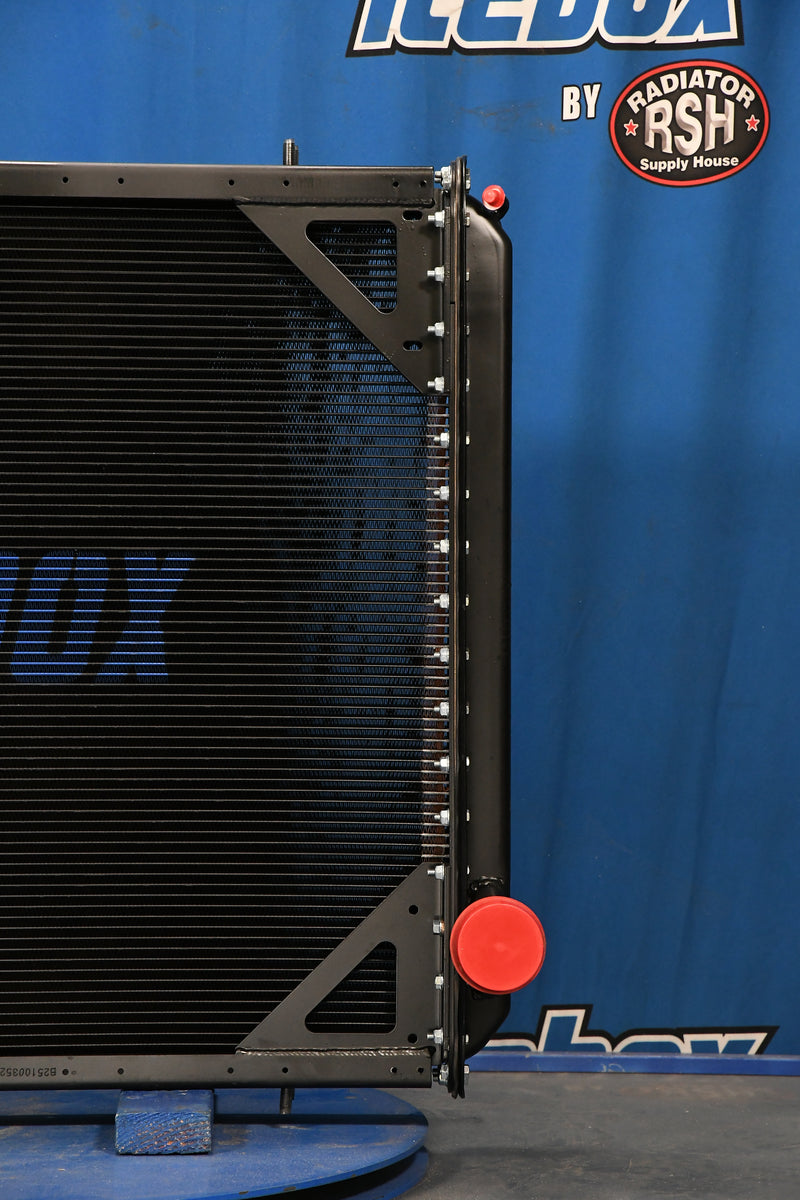 Load image into Gallery viewer, Freightliner Radiator # 601006
