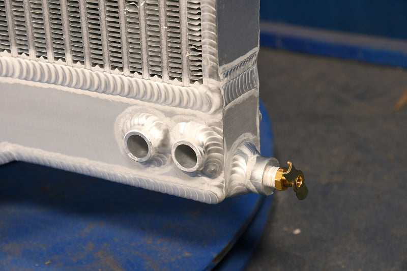 Load image into Gallery viewer, International LT265 Radiator # 603342
