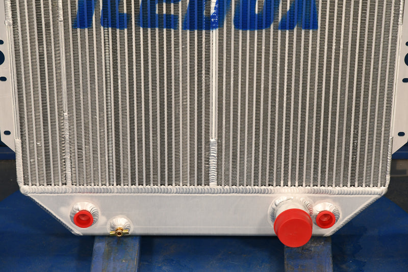 Load image into Gallery viewer, International 4900 Radiator # 603386

