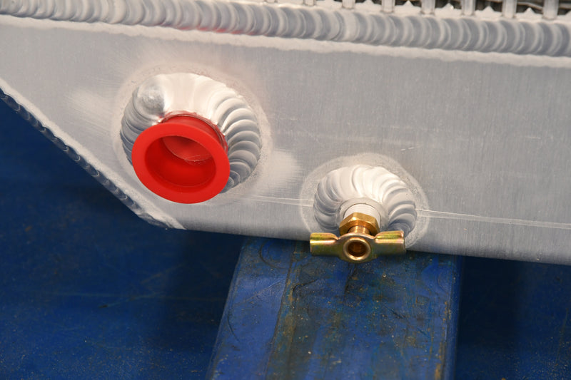 Load image into Gallery viewer, International 4900 Radiator # 603386
