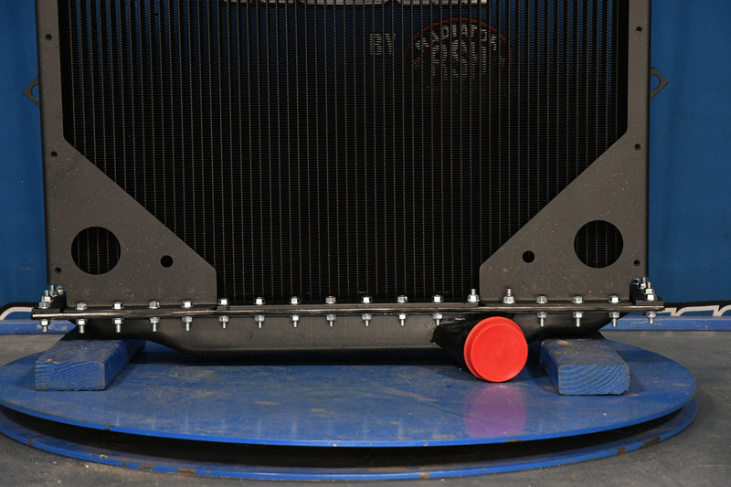 Load image into Gallery viewer, Kenworth T800 Radiator # 604031

