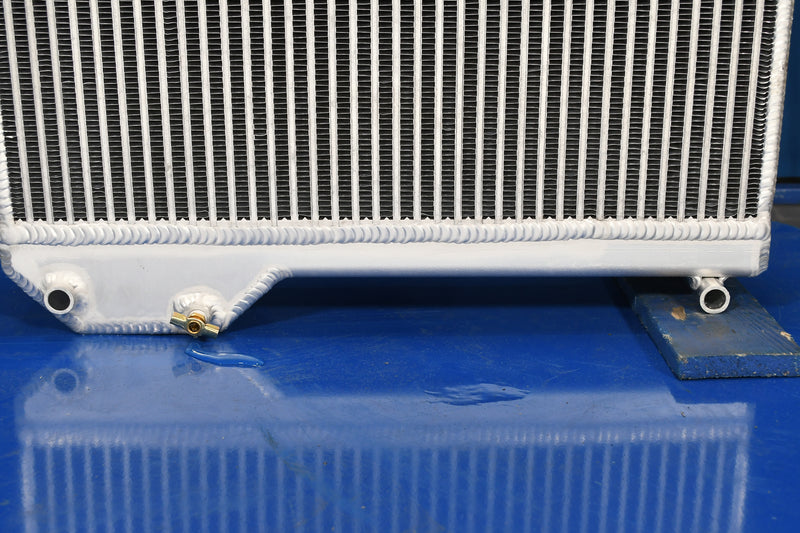 Load image into Gallery viewer, JCB Radiator # 890108
