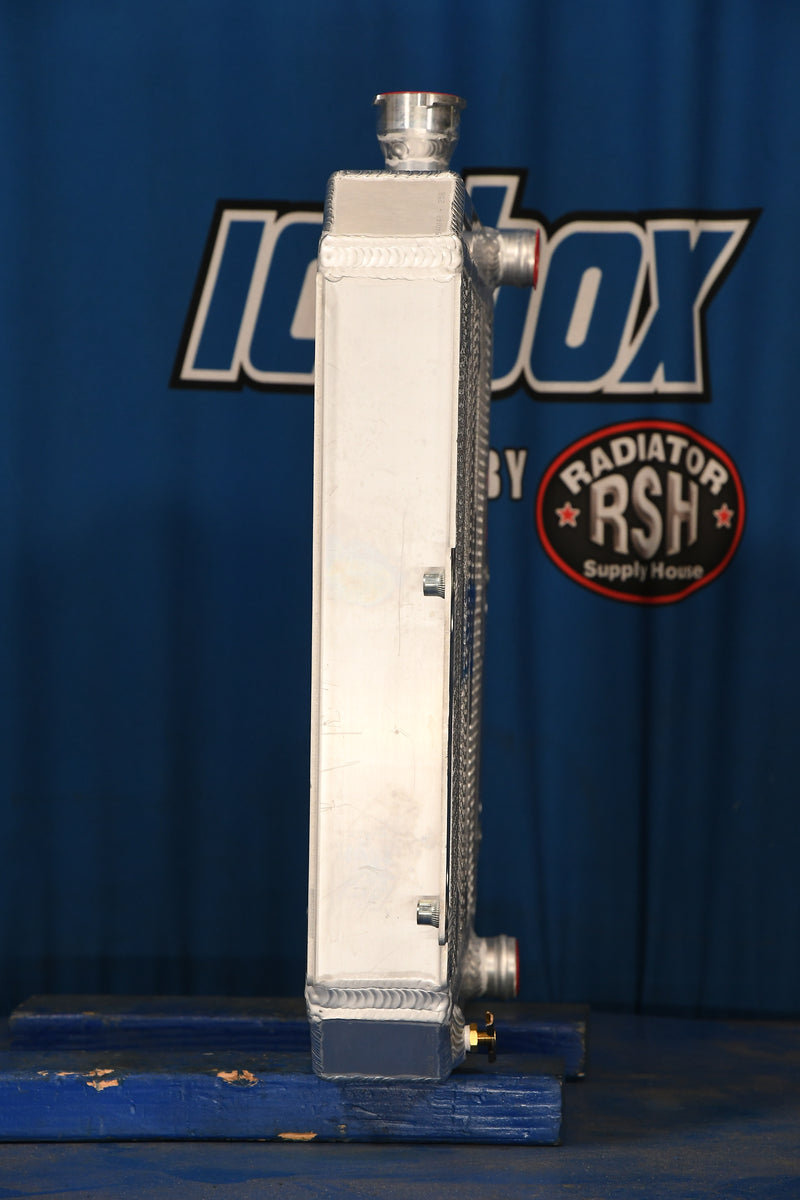 Load image into Gallery viewer, Toyota FG30 Radiator # 940148
