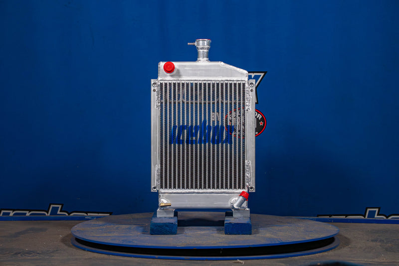 Load image into Gallery viewer, Massey Ferguson 1030 Radiator # 960034
