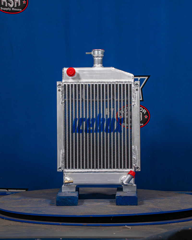 Load image into Gallery viewer, Massey Ferguson 1030 Radiator # 960034
