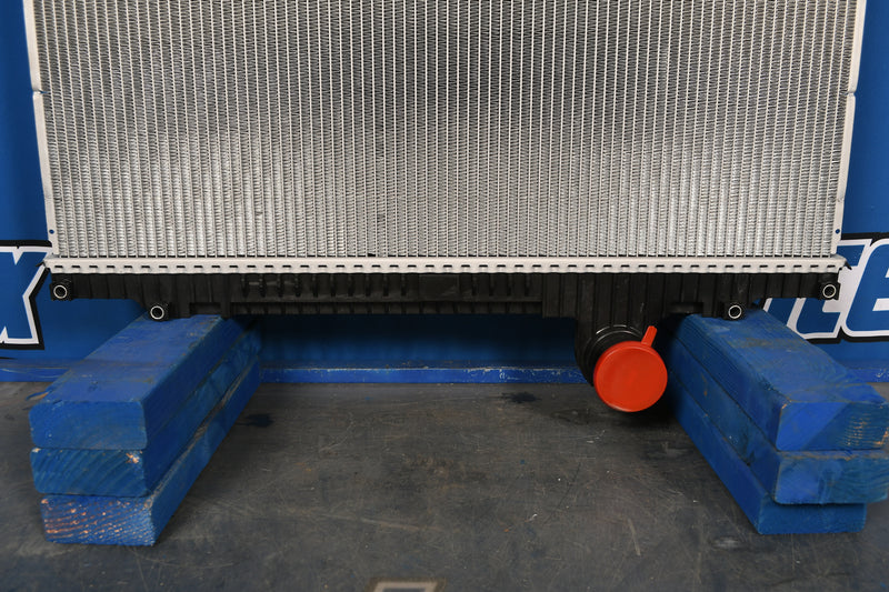 Load image into Gallery viewer, Kenworth T660 / W900 / W900B2 Radiator # 604062
