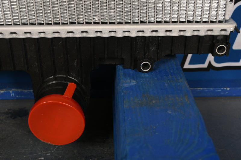 Load image into Gallery viewer, Kenworth T660 / W900 / W900B2 Radiator # 604062
