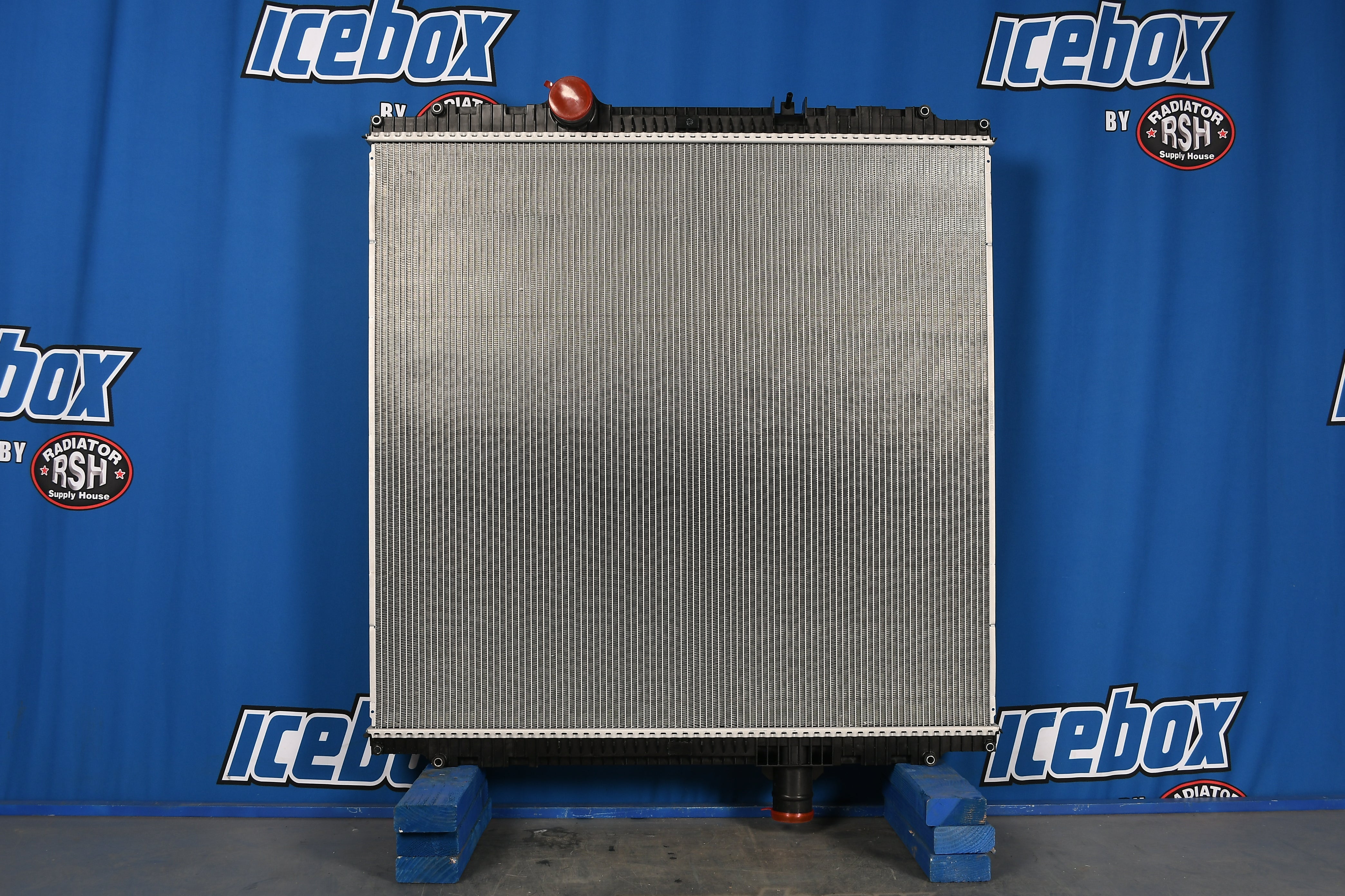 Kenworth T-800,386,587EXHD,T2000 Radiator # 604069 – Radiator