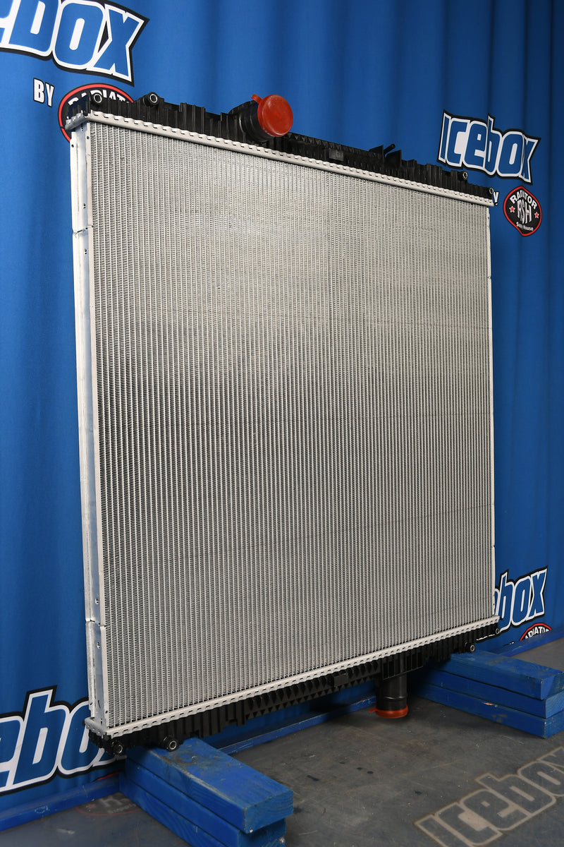 Load image into Gallery viewer, Kenworth T-800,386,587EXHD,T2000 Radiator # 604069
