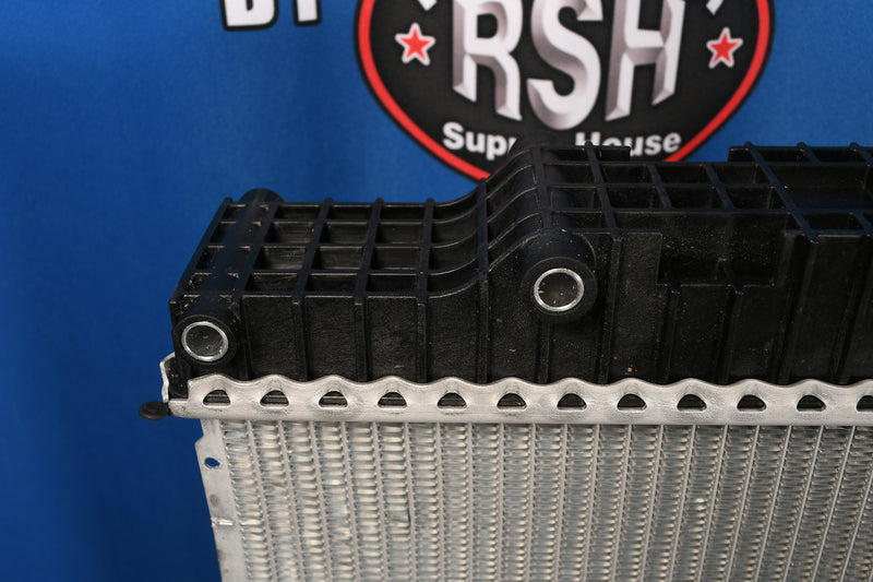 Load image into Gallery viewer, Kenworth T-800,386,587EXHD,T2000 Radiator # 604069
