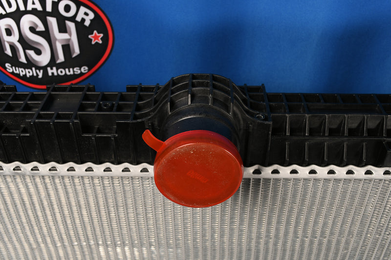 Load image into Gallery viewer, Kenworth T-800,386,587EXHD,T2000 Radiator # 604069
