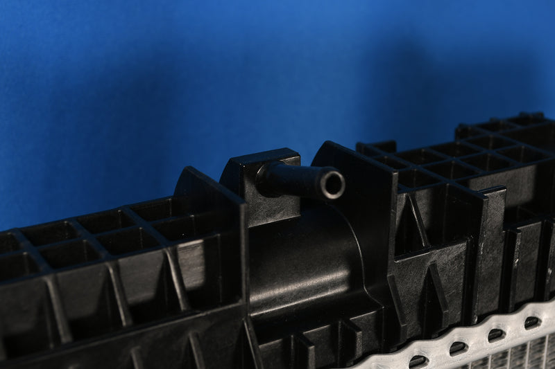 Load image into Gallery viewer, Kenworth T-800,386,587EXHD,T2000 Radiator # 604069
