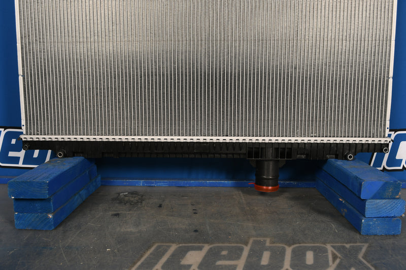 Load image into Gallery viewer, Kenworth T-800,386,587EXHD,T2000 Radiator # 604069
