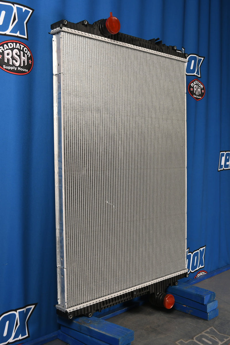 Load image into Gallery viewer, Kenworth T660 / W900 / W900B2 / T800H Radiator # 604075
