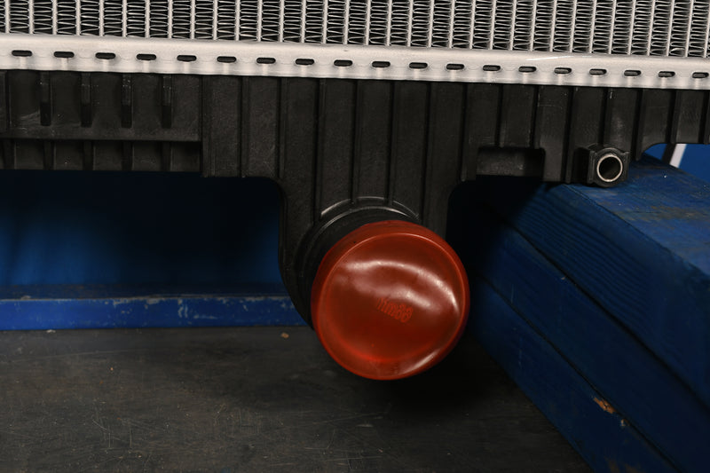 Load image into Gallery viewer, Kenworth T660 / W900 / W900B2 / T800H Radiator # 604075
