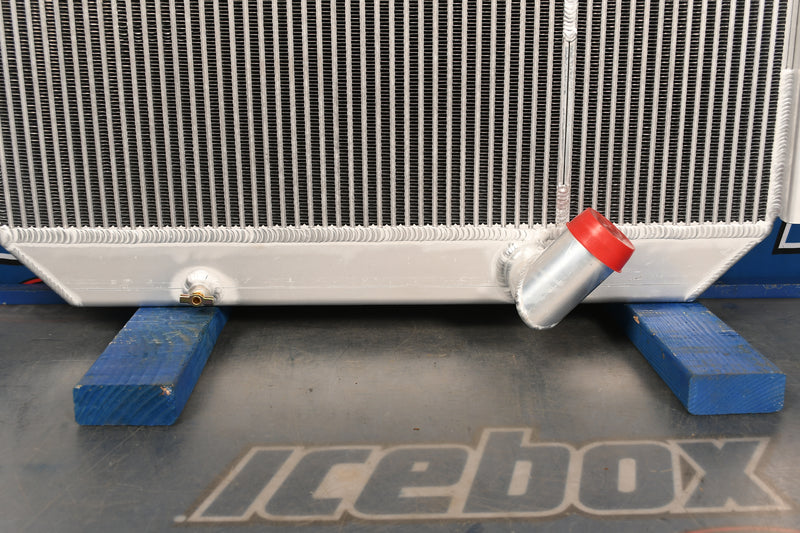 Load image into Gallery viewer, Kobelco SK300 Mark 4 Radiator # 927517
