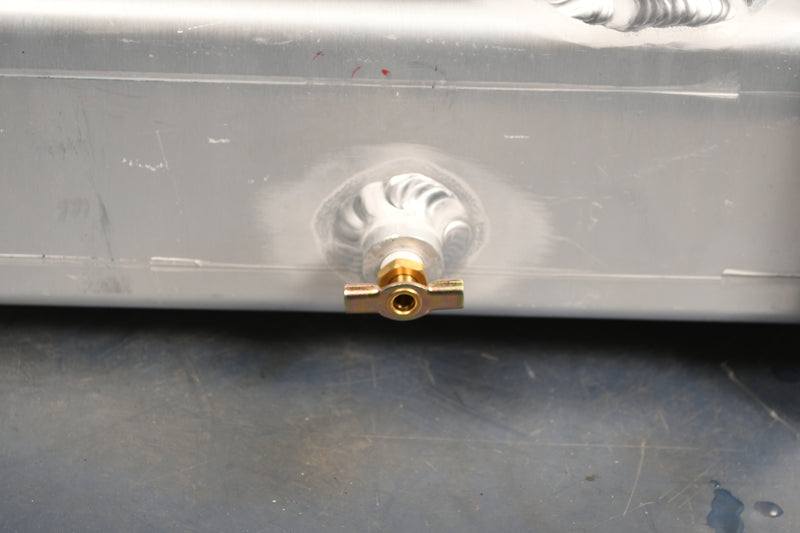 Load image into Gallery viewer, John Deere Radiator # 870002
