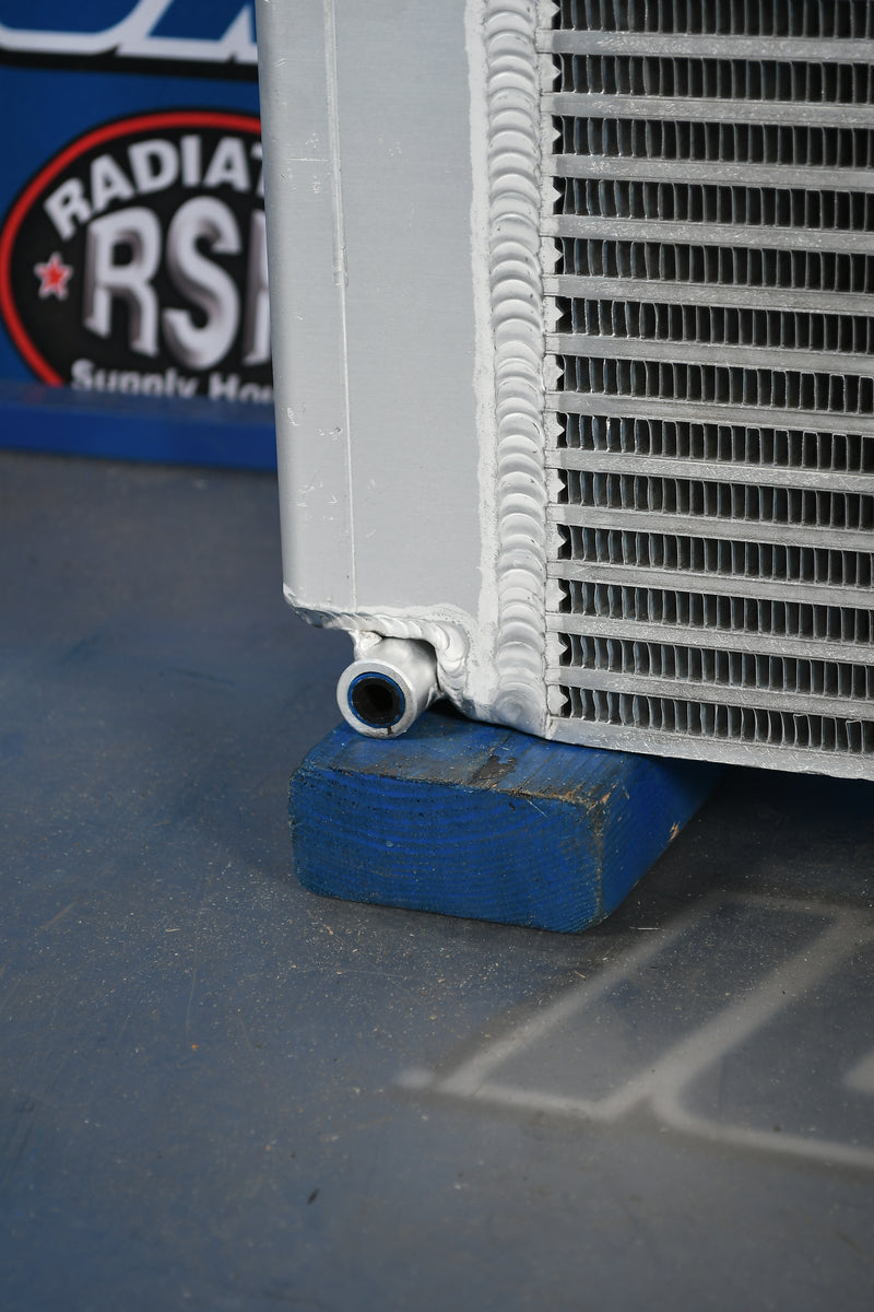 Load image into Gallery viewer, Hyster H155FT Radiator # 940138
