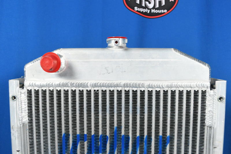 Load image into Gallery viewer, John Deere 670 Radiator # 870137
