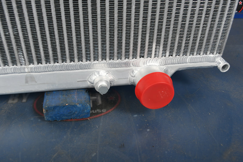 Load image into Gallery viewer, Freightliner Truck Radiator # 601622
