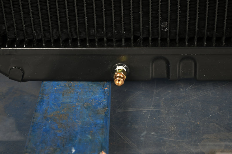 Load image into Gallery viewer, International 493361C4, 493361C3, 493361C2 Radiator # 603007
