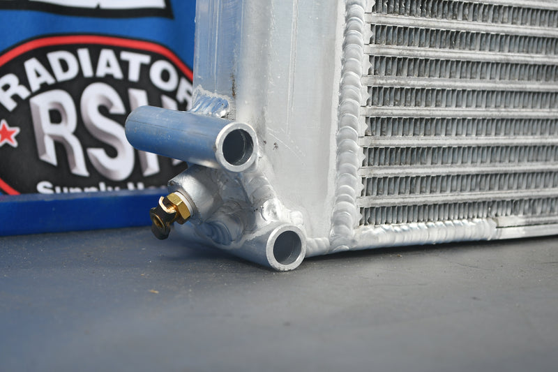 Load image into Gallery viewer, Fleetwood Discovery Radiator # 720025

