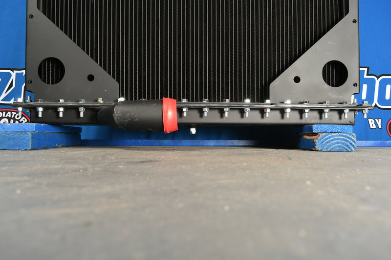 Load image into Gallery viewer, Kenworth T-600 / T-800 Radiator # 604092
