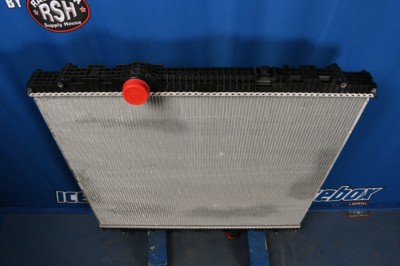 Load image into Gallery viewer, Peterbilt 386, 587EXHD, KW T2000 Radiator # 606057
