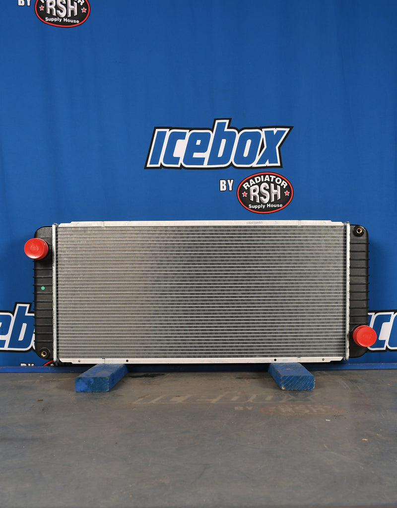 Load image into Gallery viewer, Peterbilt 330, 335, 340 Series T300 Radiator # 606052
