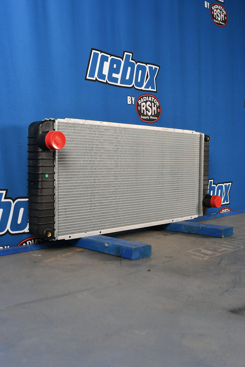 Load image into Gallery viewer, Peterbilt 330, 335, 340 Series T300 Radiator # 606052
