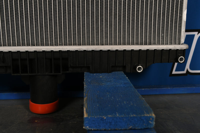 Load image into Gallery viewer, Peterbilt 388 / 389 - W900B Radiator # 606060
