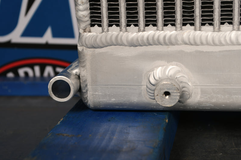 Load image into Gallery viewer, Freightliner Radiator # 601184

