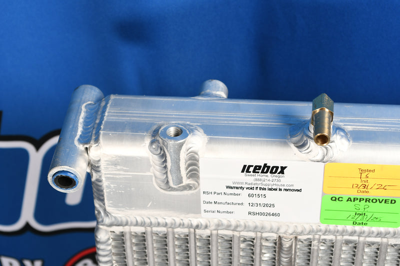 Load image into Gallery viewer, Freightliner Cascadia Radiator # 601515
