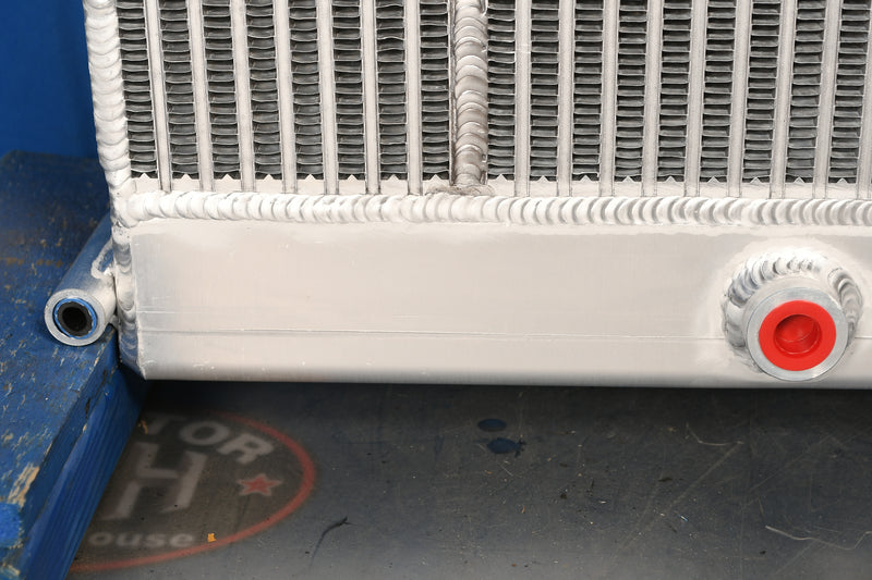 Load image into Gallery viewer, Freightliner Cascadia Radiator # 601515
