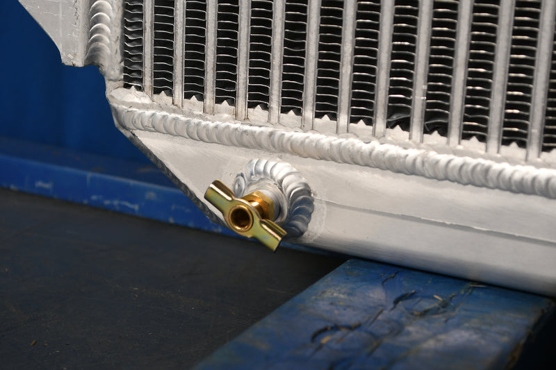 Load image into Gallery viewer, Toyota 403FG20 Radiator # 940261
