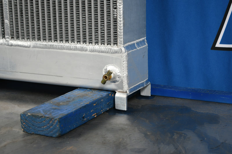Load image into Gallery viewer, Newmar Radiator # 720014
