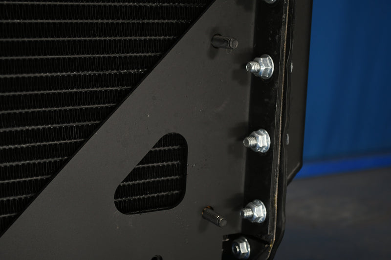 Load image into Gallery viewer, Freightliner Classic Radiator # 601013
