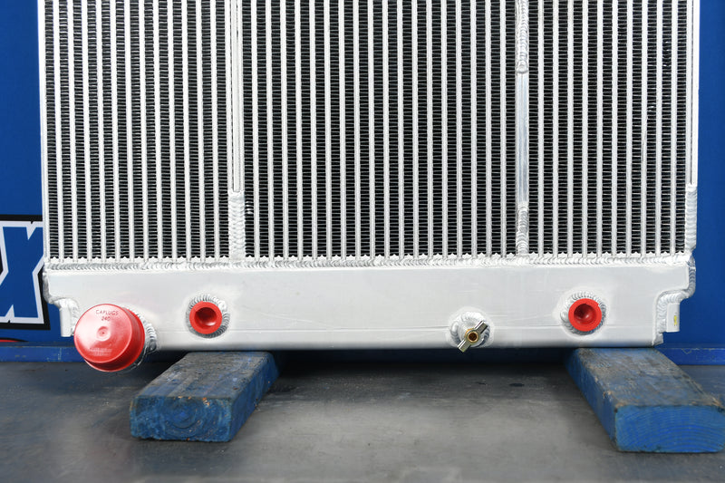 Load image into Gallery viewer, Hino 238, 258, 268, 338 Radiator # 609626
