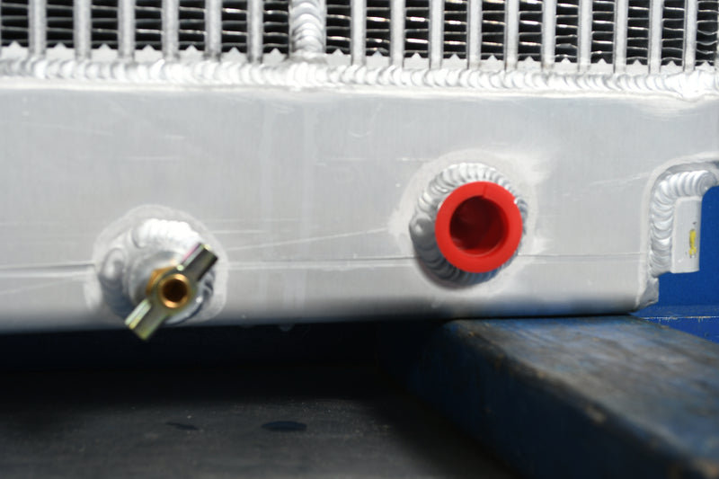 Load image into Gallery viewer, Hino 238, 258, 268, 338 Radiator # 609626

