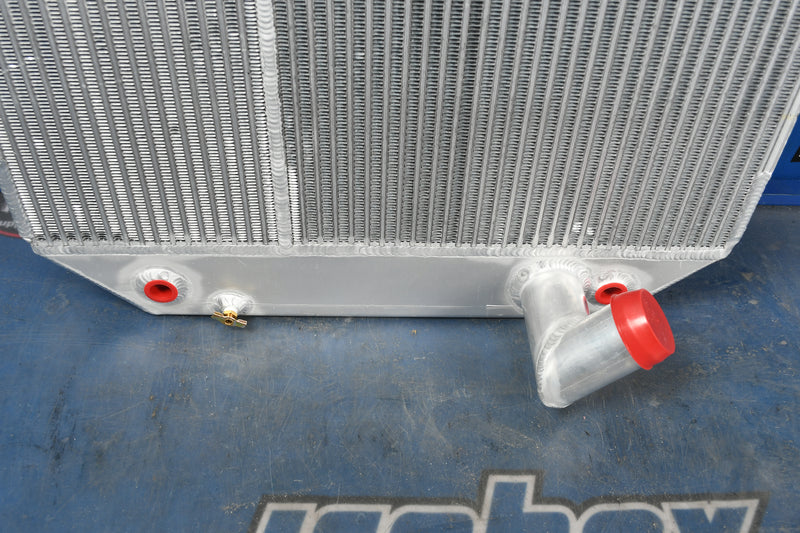 Load image into Gallery viewer, International 4700,4900 Series Radiator # 603327
