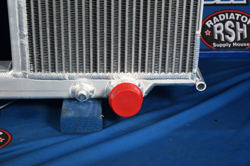 Load image into Gallery viewer, Freightliner 4700, 4700X, 4900, 4900X Radiator # 601621
