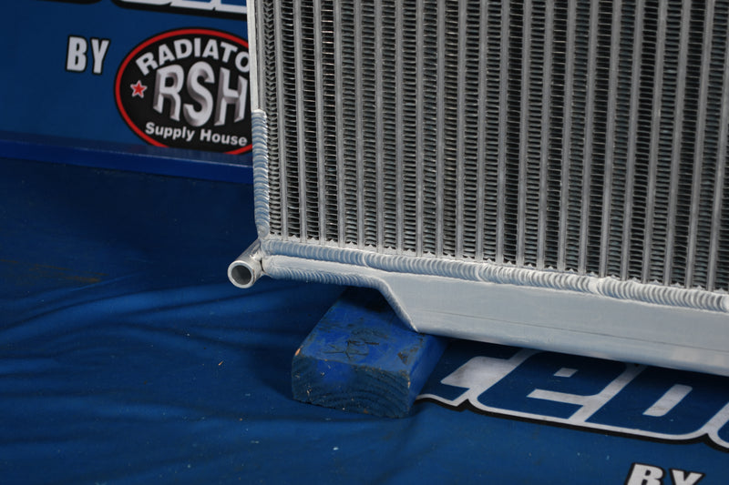Load image into Gallery viewer, Freightliner 4700, 4700X, 4900, 4900X Radiator # 601621
