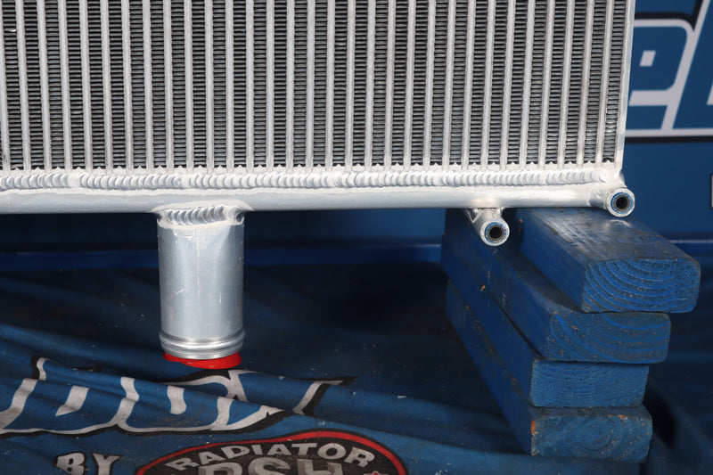 Load image into Gallery viewer, Kenworth / Peterbilt T800, T200, T300, T170, 270, Radiator # 604079
