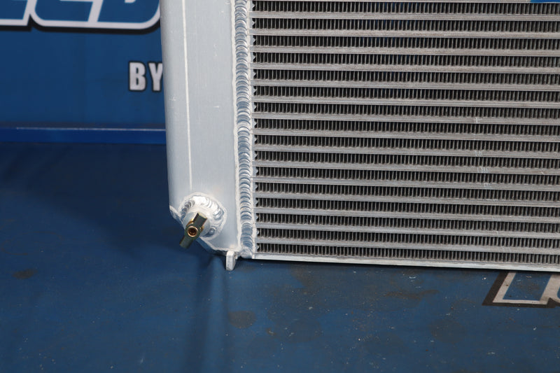 Load image into Gallery viewer, Kenworth T800 Radiator # 604057

