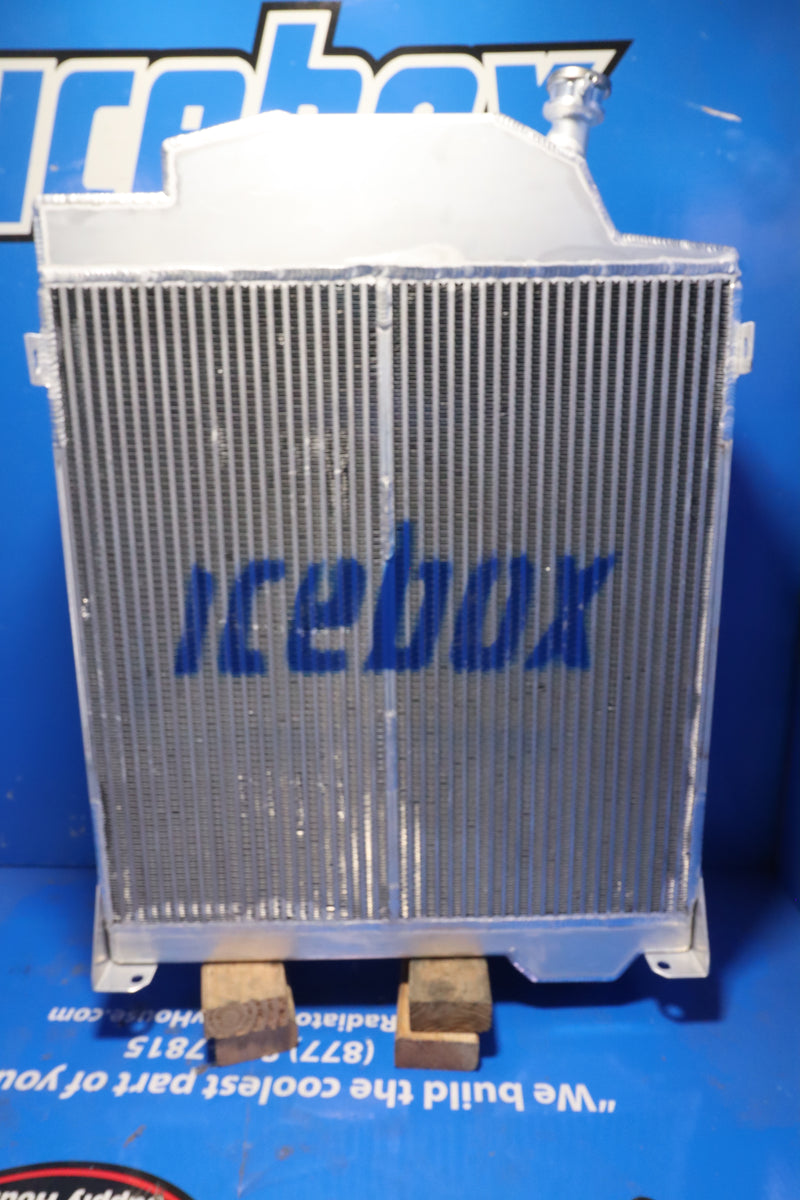 Load image into Gallery viewer, John Deere 7020 Radiator # 870169
