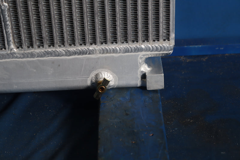 Load image into Gallery viewer, Kobelco SK210LC, SK200-6ES,SK235SR-1E Radiator # 927568
